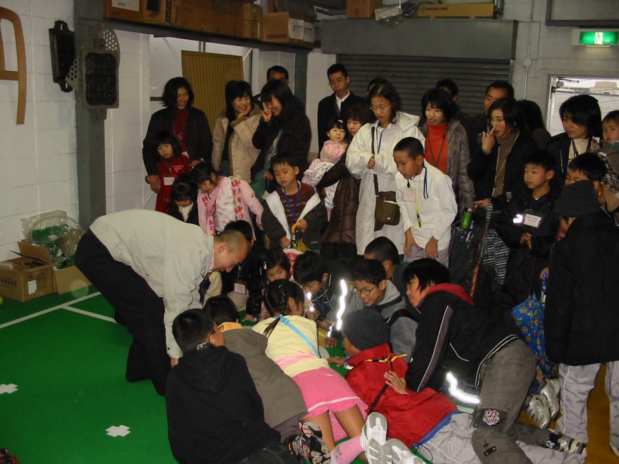 ちびっ子ロボット見学会